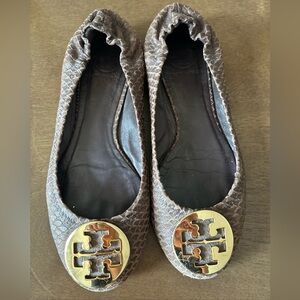 Tory Burch - Reva Litus - Snake Printed Ballet Flat in Gold Size 7